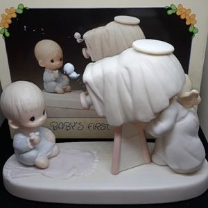 E-2841 1983 "Baby's first picture" (long figurine)